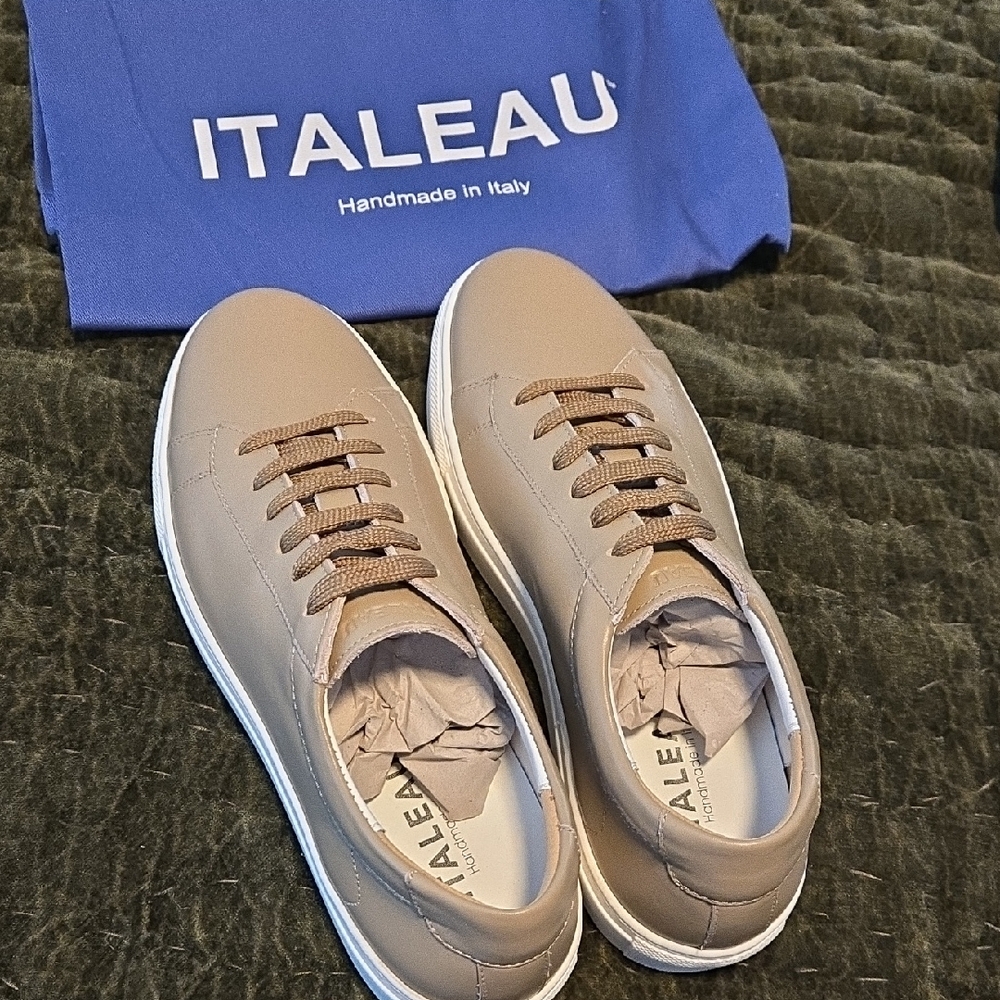 PRICE DROP! ITALEAU BRAND NEW Women's Leather Silvia Sneakers - Sand Sz 9.5